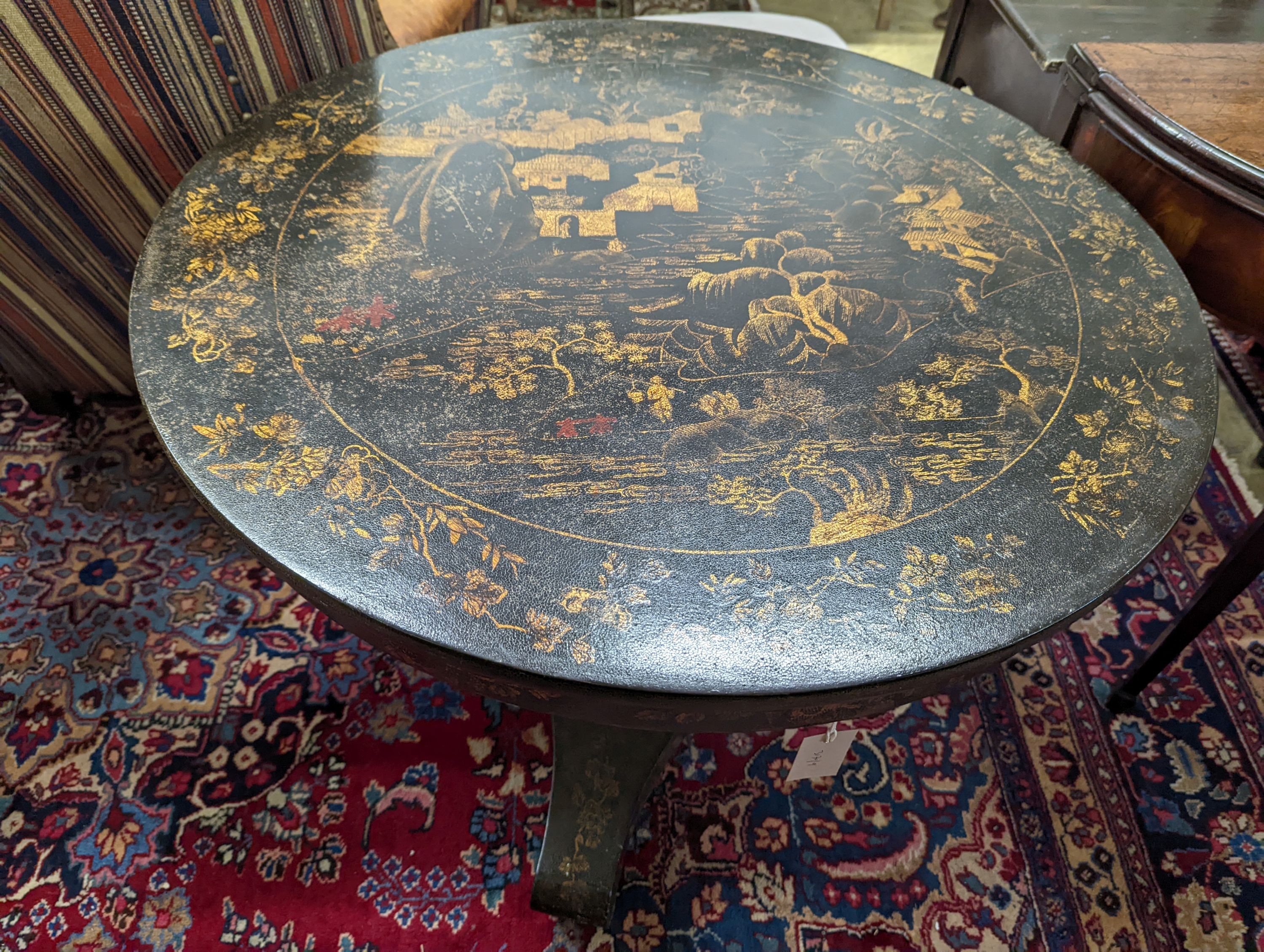 A japanned circular centre table. D-80cm, H-79cm.